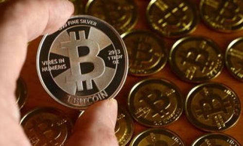 数字货币智能合约是一种自动化执行和管理数字货币交易的程序或协议。它们基于区块链技术，能够在没有中介的情况下，按照预定的条件自动执行合约条款。简单来说，智能合约就是“如果...那么...”的逻辑，例如“如果A支付了X数量的数字货币，那么B就会自动获得相应的服务或资产”。

智能合约的核心特征包括：

1. **去中心化**：智能合约存储在区块链上，无需中介，减少了交易延迟和费用。
2. **自动化**：一旦设定条件满足，合约会自动执行，减少人为干预的可能性。
3. **透明性**：所有交易记录都在区块链上公开，任何人都可以查看，增加了信任度。
4. **安全性**：由于区块链的特性，智能合约通常是高度安全的，难以篡改或伪造。

智能合约可以被用在众多行业，如金融、房地产、供应链管理等，提供更高效、更安全的交易方式。